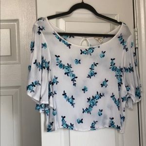BLUE AND NAVY FLORAL WHITE FLOWY CROP TOP